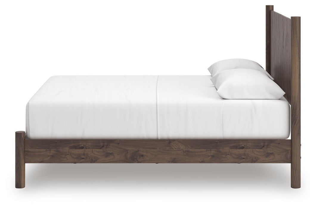 Pamytta Queen Panel Platform Bed, Dresser and Mirror