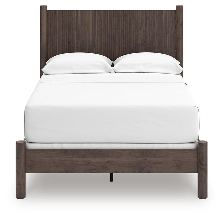 Pamytta Queen Panel Bed, Dresser and Mirror
