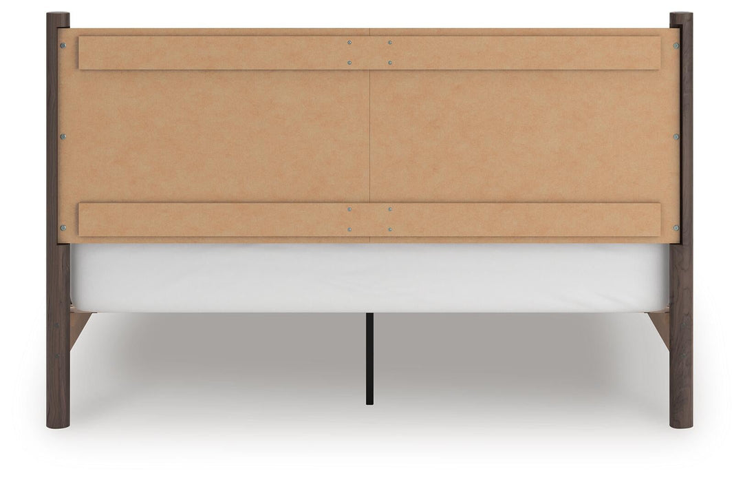 Pamytta King Panel Platform Bed, Dresser and Mirror